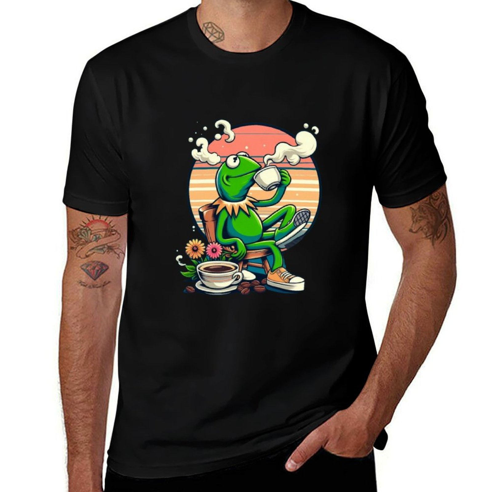 Coffee Tea Festival - カーミットがお茶を飲んでいる動画。 ベンチに座ってコーヒーを楽しむ面白いカーミット。 Tシャツ フェスティバル シンプルTシャツ