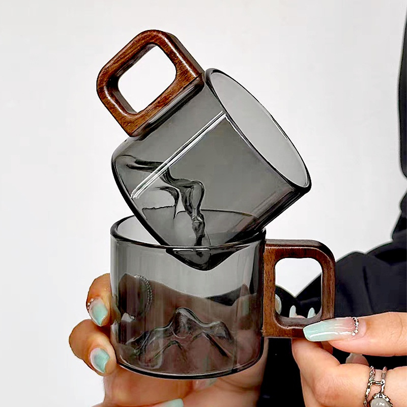 Coffee Tea For Me - 小さな容量のクルミの木製ハンドルガラスコーヒーマグ、北欧のコーヒーカップ、家庭用ティーミルクドリンクウェア、朝食用カップ、110ml