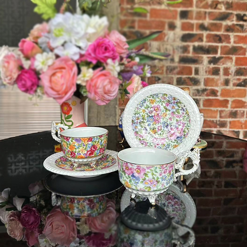 コーヒーカップ、プレート、ヨーロピアンスタイルの4本脚金メッ - Coffee Tea English のレビューと価格