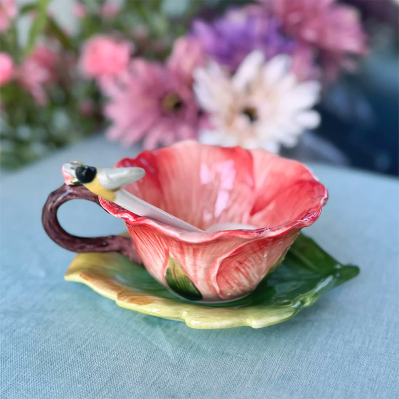 陶器の花柄コーヒーカップ＆ソーサー、スプーン付き。精巧なエン - Coffee Or Tea Please のレビューと価格